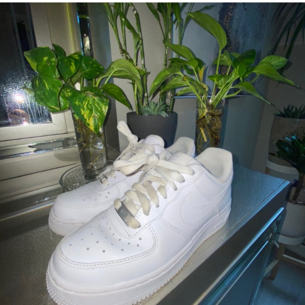Nike air 1 , worn a few times, no scratches